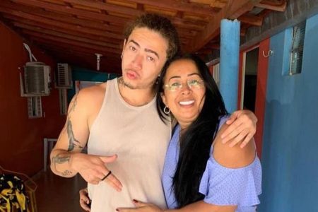 Whindersson e a mãe, Valdenice Nunes