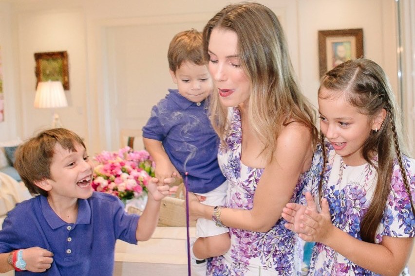 Tamara Rudge celebra seu aniversário de 36 anos em clima intimista entre familiares e melhores amigas