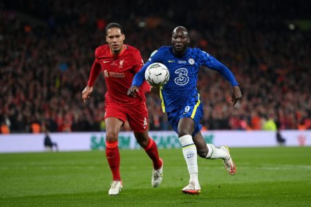 Chelsea e Liverpool no final da Copa da Liga Inglesa