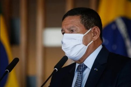Hamilton Mourão, atual vice-presidente do Brasil. Ele veste terno e gravata e tem cabelos escuros – Metrópoles