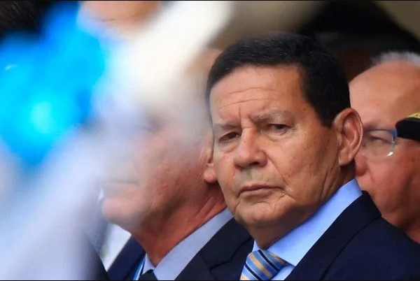 Hamilton Mourão, atual vice-presidente do Brasil. Ele veste terno e gravata e tem cabelos escuros – Metrópoles