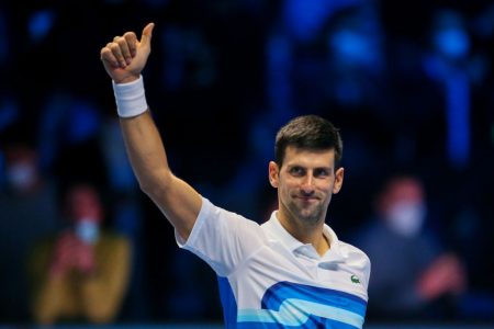 Novak Djokovic, tenista que se recusa a tomar vacina