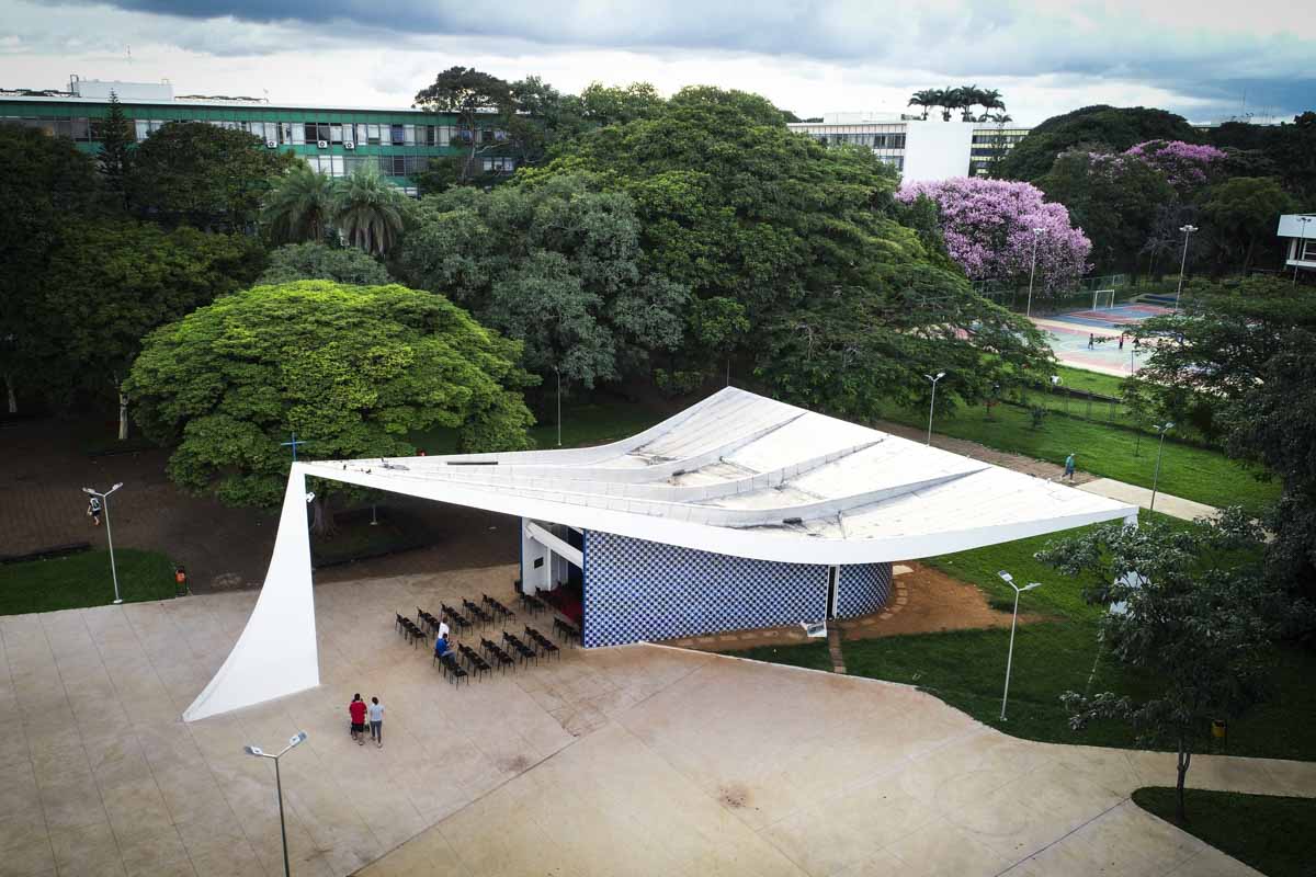 Foto Colorida de Igrejinha cita de cima
