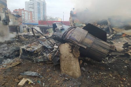 destroços de metal