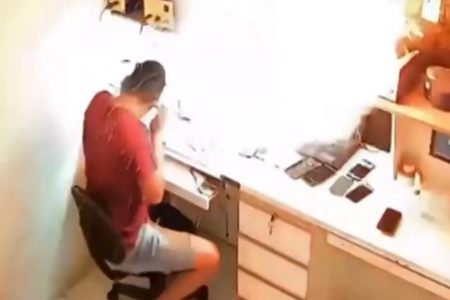 print de vídeo explosão celular