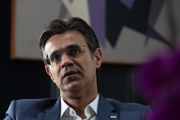 O vice-governador e pré-candidato ao governo de São Paulo, Rodrigo Garcia. Ele fala em entrevista, usando terno - Metrópoles