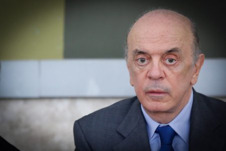 policia pf faz busca na gabinete do senador jose serra