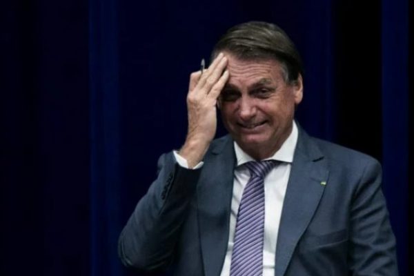 Jair Bolsonaro, atual presidente do Brasil para o mandato de 2018 a 2022. Ele tem cabelos curtos, pretos e usa terno e gravata - Metrópoles