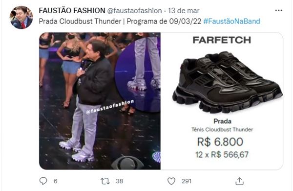 Homem branco com tênis