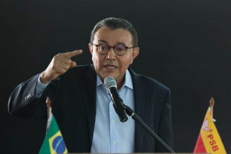 Carlos Siqueira discursa em evento de filiação não apenas de Geraldo Alckmin mas de outras personalidades ao PSB - Metrópoles