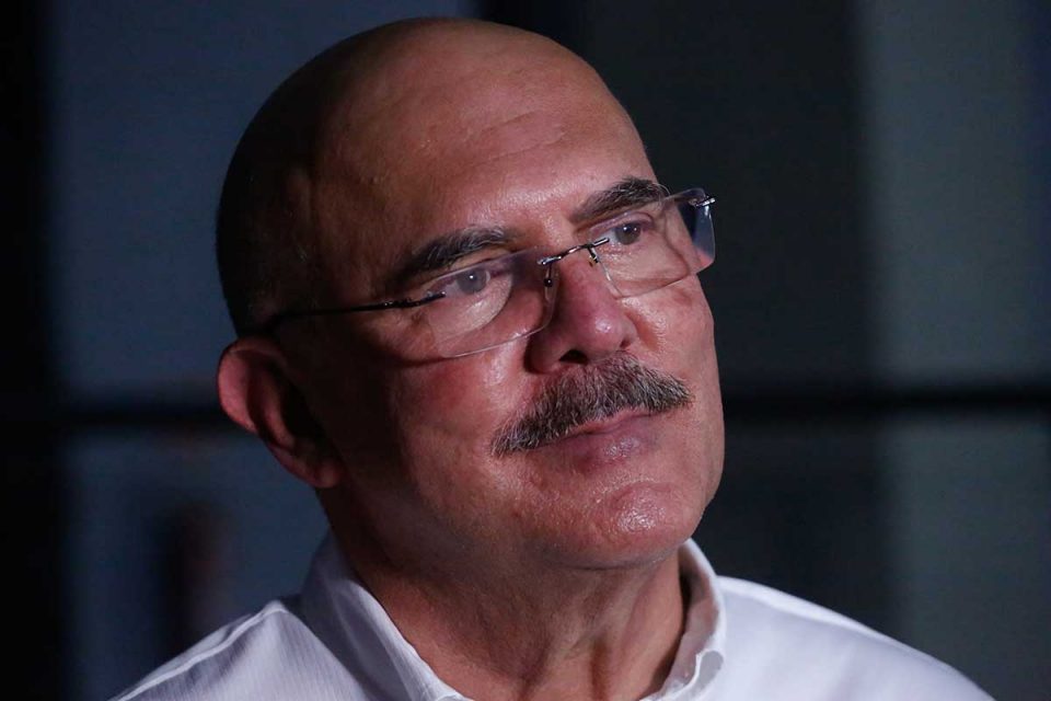 Ministro da Educação, Milton Ribeiro, em discurso no Palácio do Planalto. Ele usa camisa branca e e está de óculos - Metrópoles