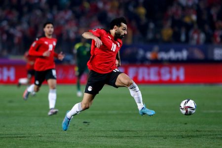 Mohamed Salah, atacante da seleção do Egito, em jogo contra Senegal, valendo vaga na Copa do Mundo