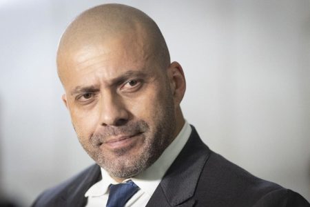 O deputado federal pelo Rio de Janeiro, Daniel Silviera, em frente ao Plenário da Câmara dos Deputados. Ele passou a noite na casa na tentativa de não precisar colocar tornozeleira eletrônica a mando do ministro do STF, Alexandre de Moraes - Metrópoles
