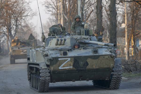 Tanque russo com o símbolo "Z" em ataques na Ucrânia