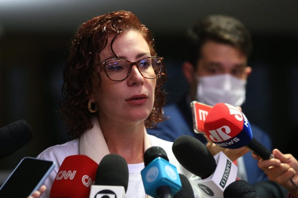 Carla Zambelli Omagem colorida mostra deputada federal Carla Zambelli, representante do grupo dos bolsonaristas - Metrópoles