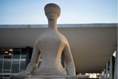 Escultura A Justiça, localizada em frente ao STF - Metrópoles