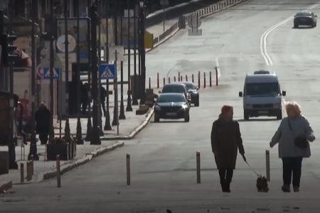 Centro de Kiev começa a retomar atividades