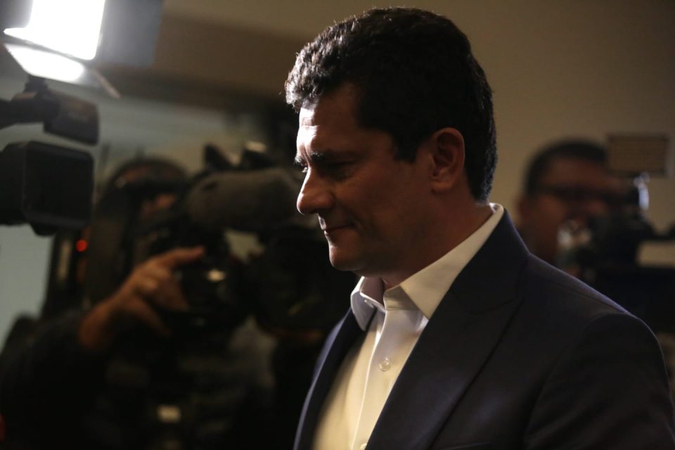 Após filiação ao União Brasil Sérgio Moro faz um pronunciamento no Hotel Intercontinental, em São Paulo. Ele é fotografado e entrevistado por jornalistas - Metrópoles