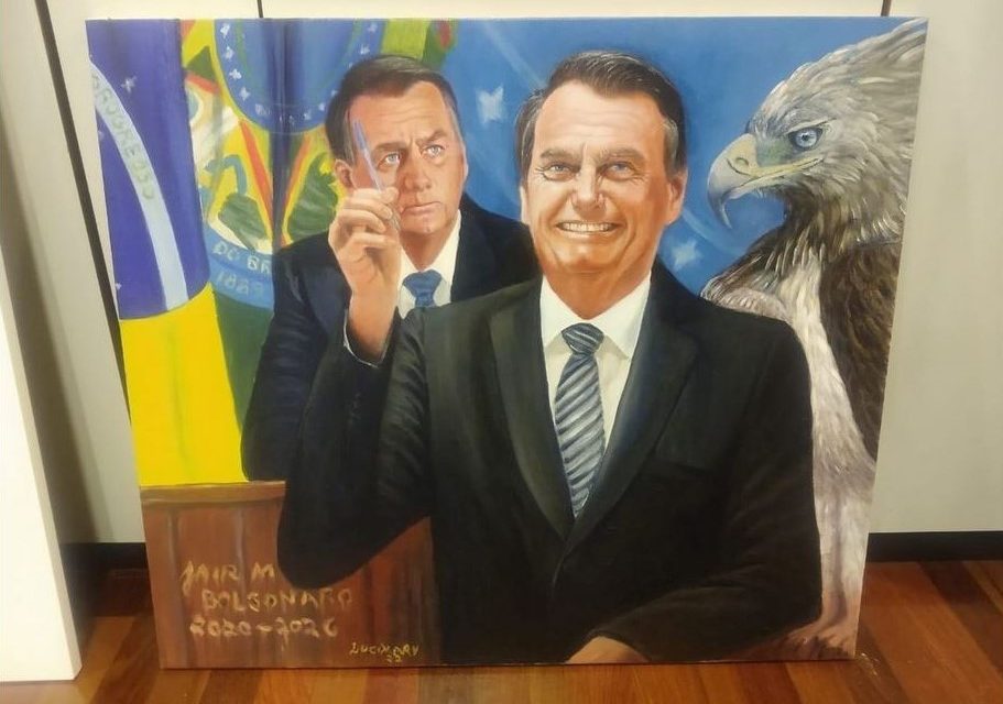 Quadro em homenagem a Jair Bolsonaro transportado de FAB para o Planalto