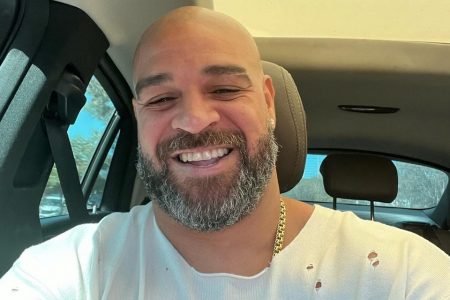 Adriano Imperador tatua meme de quando ainda atuava