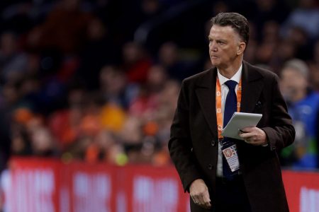 Louis van Gaal, técnico da Holanda, durante amistoso contra a Alemanha - Metrópoles
