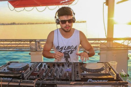 A Boat Party LGBTQIA+ está de volta a Brasília e terá o Lago Paranoá como o plano de fundo
