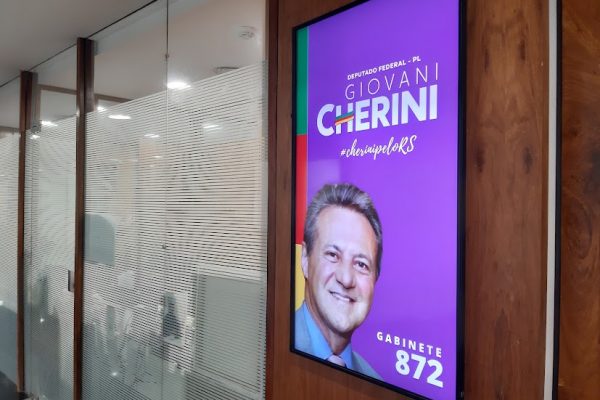 Fachada do gabinete de Giovani Cherini