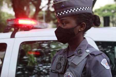 Batalhões da Polícia Militar (PM) com câmeras nas fardas tiveram, no período de junho de 2019 a outubro de 2021, 87% menos confrontos do que equipes sem o recurso de vídeo