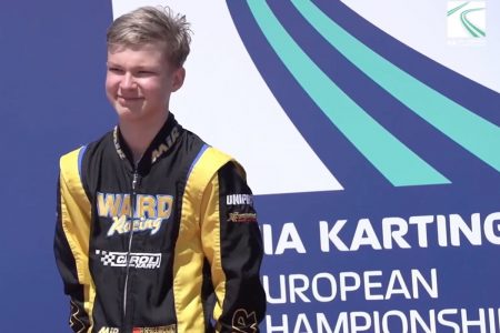 Piloto Artem Severiukhin, de 15 anos, suspeito de fazer saudação nazista em pódio - Metrópoles