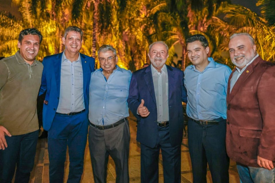 Ex-presidente Lula em jantar com senadores e deputados em 11 de abril, em Brasília