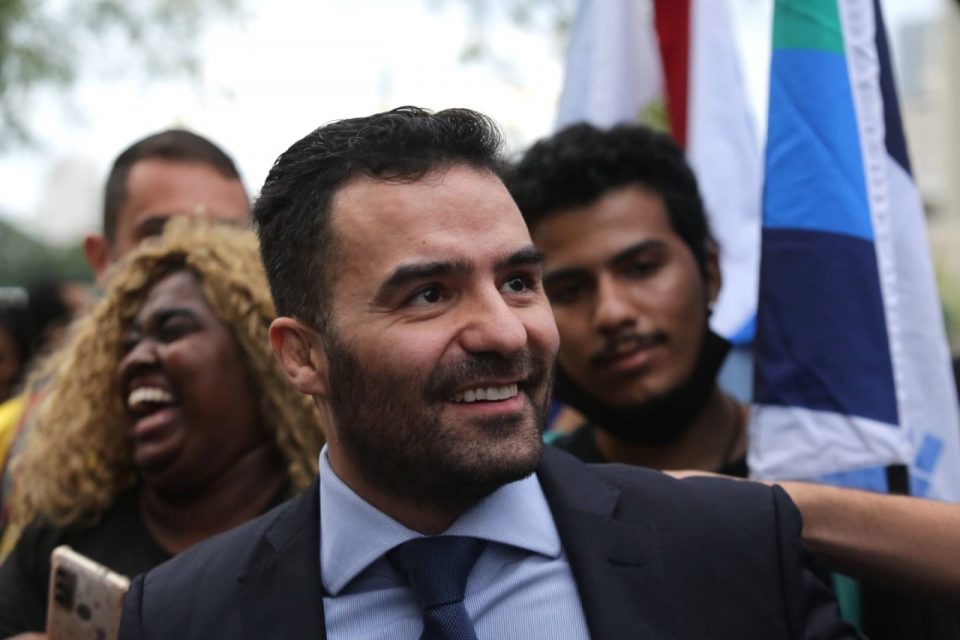 O deputado Arthur do Val, conhecido como Mamãe Falei, renunciou, na quarta-feira (20/4), a seu mandato como deputado estadual em São Paulo.