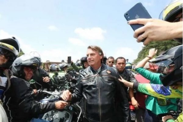 Jair Bolsonaro, presidente do Brasil. Ele tem cabelos curtos, grisalhos e tem a pele clara -metrópoles