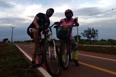 Casal ciclistas