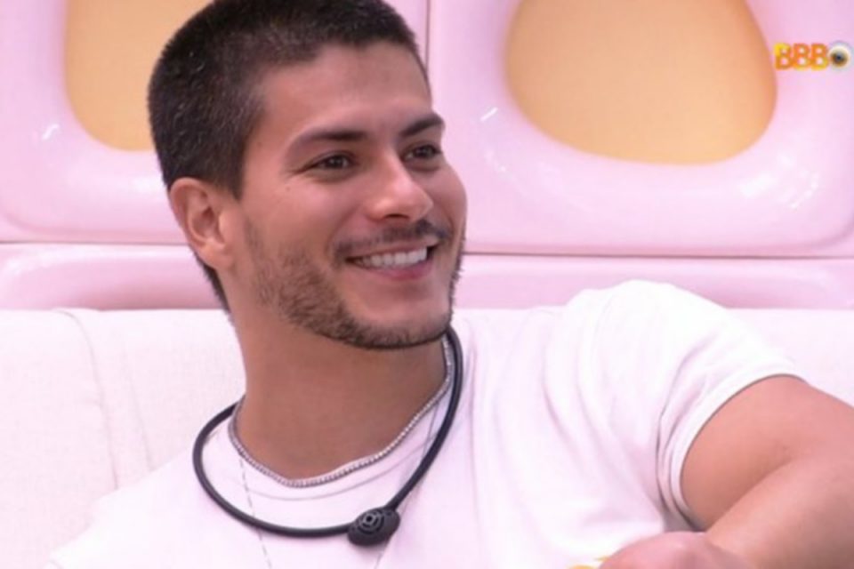 Arthur Aguiar está entre os favoritos do público para vencer o BBB22 (Reprodução: Globo)