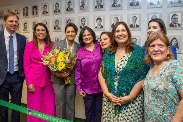 Bia Kicis com Michelle Bolsonaro e Damares Alves