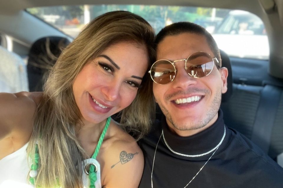 Maíra Cardi e Arthur Aguiar juntos em foto exclusiva da coluna LeoDias (Divulgação)