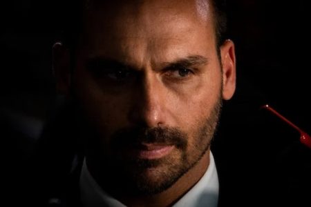 Imagem colorida mostra deputado federal Eduardo Bolsonaro - Metrópoles