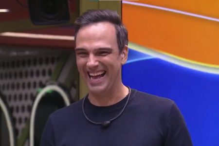 Tadeu Schmidt durante a apresentação do dia 101, do BBB22