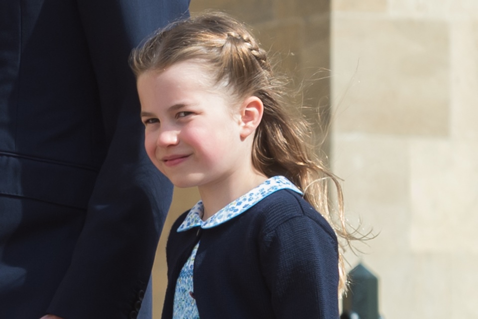 Foto colorida. Princesa Charlotte