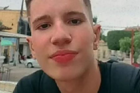 Foto colorida de Jean, neto de vereadora assassinado durante tentativa de assalto