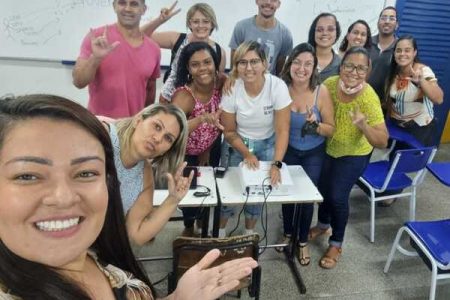 Surdos pedem inclusão em concurso da Educação