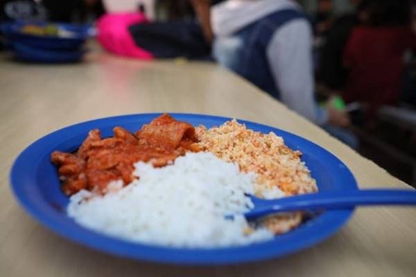 Prato de merenda em escola pública no DF, em uma escola em aluno engasgou com uma espinha - Metrópoles