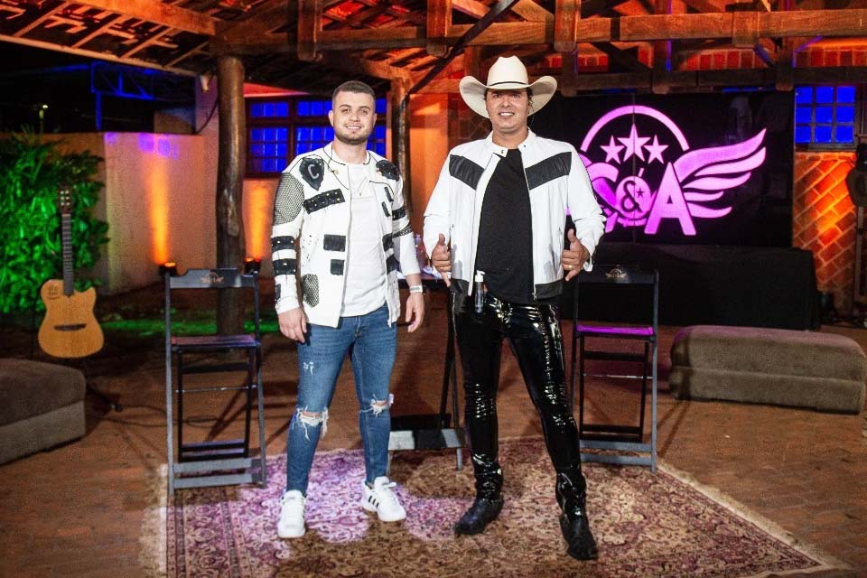A dupla sertaneja Conrado & Aleksandro