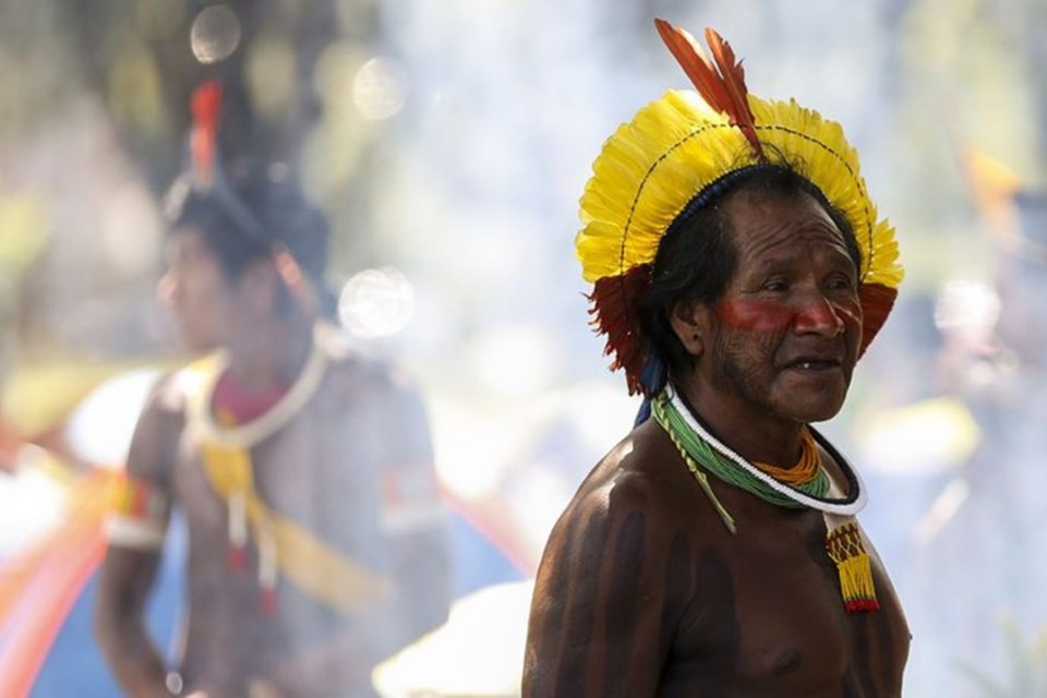 foto colorida de indígenas yanomami