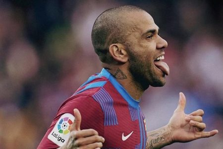 dani alves comemora gol pelo barcelona