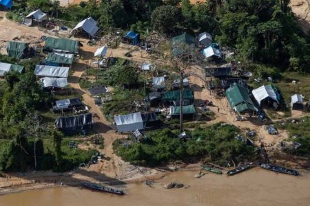 PF foto colorida de campos de garimpo em território indígena Yanomami - Metrópoles