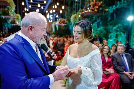 O presidente Luiz Inácio Lula da Silva durante sua cerimônia de casamento com Janja da Silva em maio de 2022. - Metrópoles