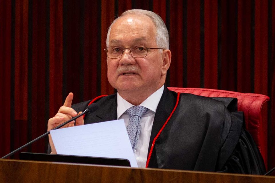 Imagem colorida do ministro Edson Fachin, do STF