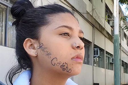 Thayane Caldas, jovem que teve rosto tatuado por ex-namorado em Taubaté (SP) - Metrópoles