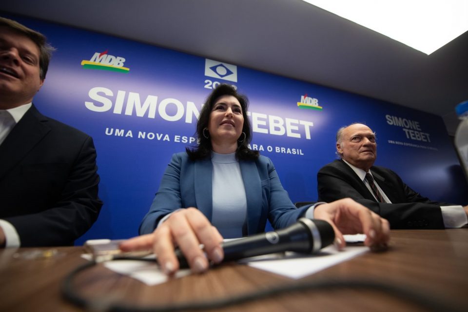 O presidente do MDB, Baleia Rossi, ao lado da senadora Simone Tebet em coletiva de Imprensa do lançamento de sua pré-candidata à Presidência da República pelo partido - Metrópoles